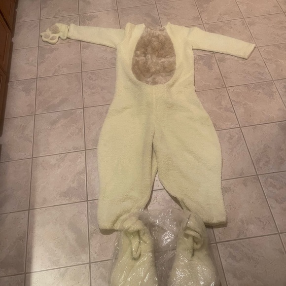 Halloween costumes for the adults and kiddos tons of accessors. Prices vary - Picture 17 of 17